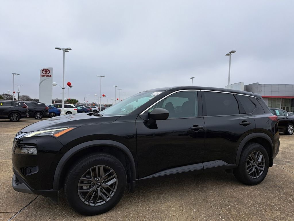 Used 2023 Nissan Rogue S image 9