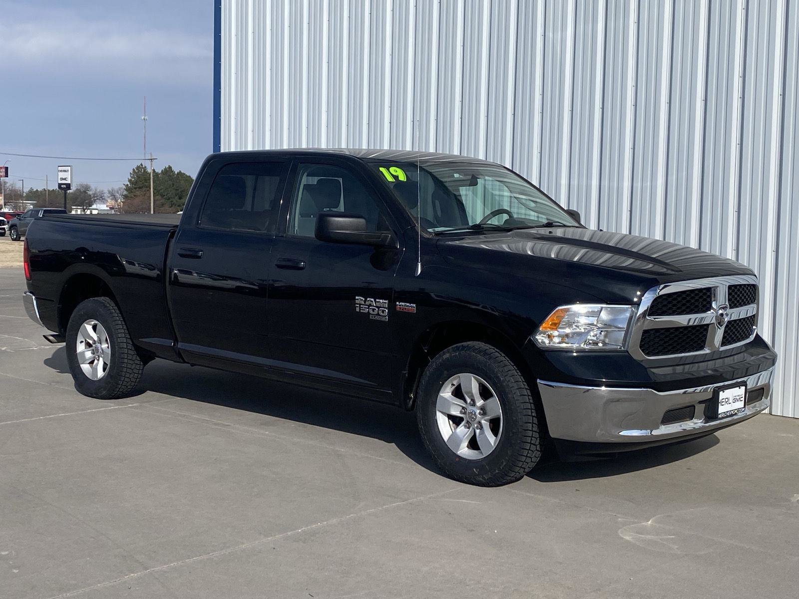 Used 2019 RAM 1500 Classic SLT RWD image 3