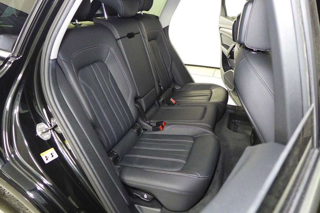 Used 2023 Audi Q5 2.0T Premium w/ Convenience Package image 20