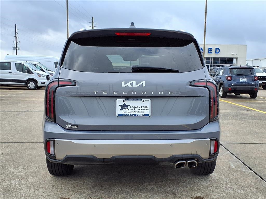 Used 2025 Kia Telluride EX w/ EX Captain's Chair Package image 5