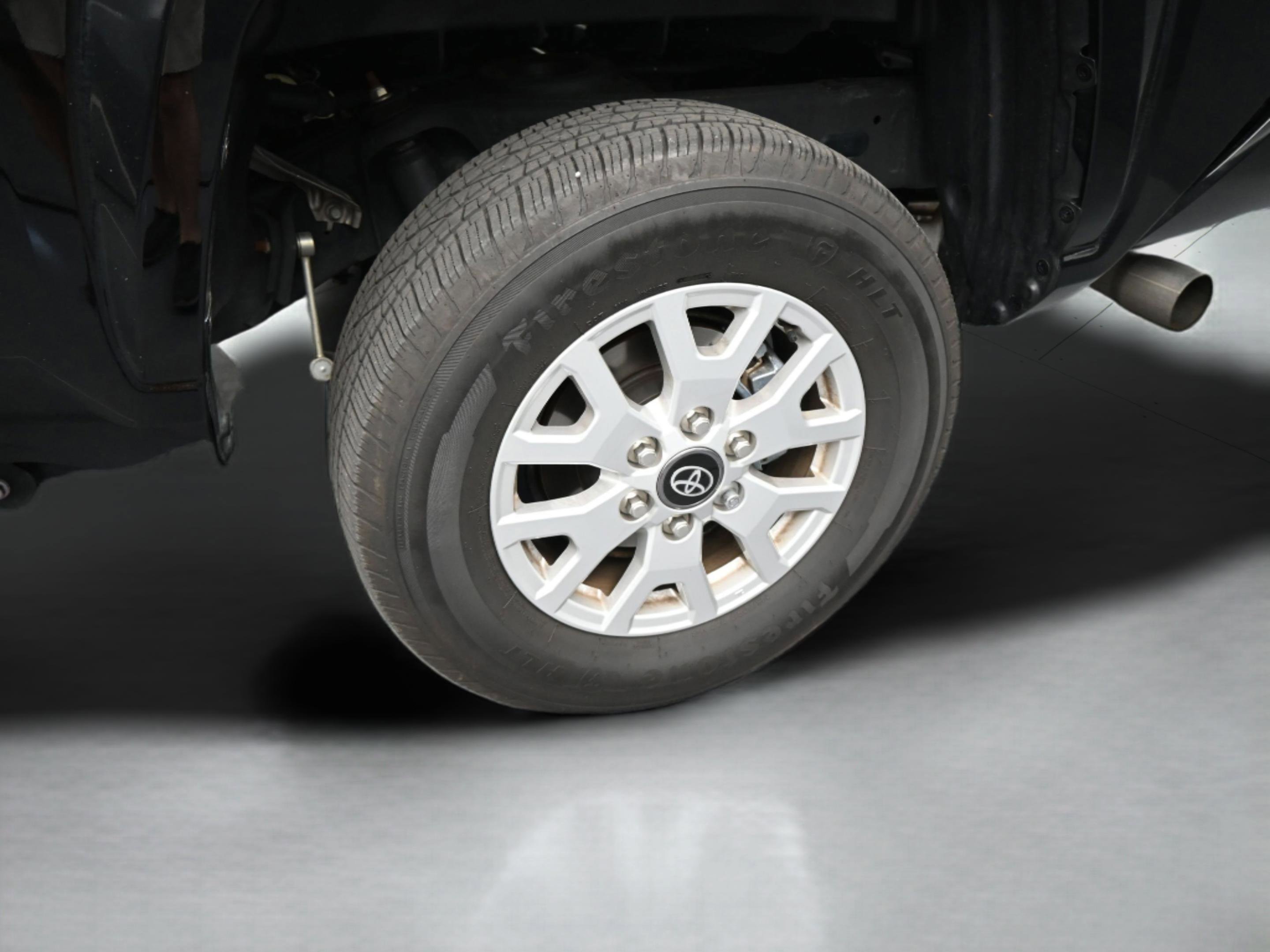 Certified 2024 Toyota Tacoma SR5 AWD/4WD image 35