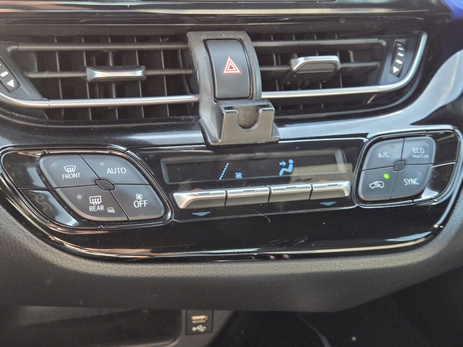 Used 2020 Toyota C-HR XLE image 14