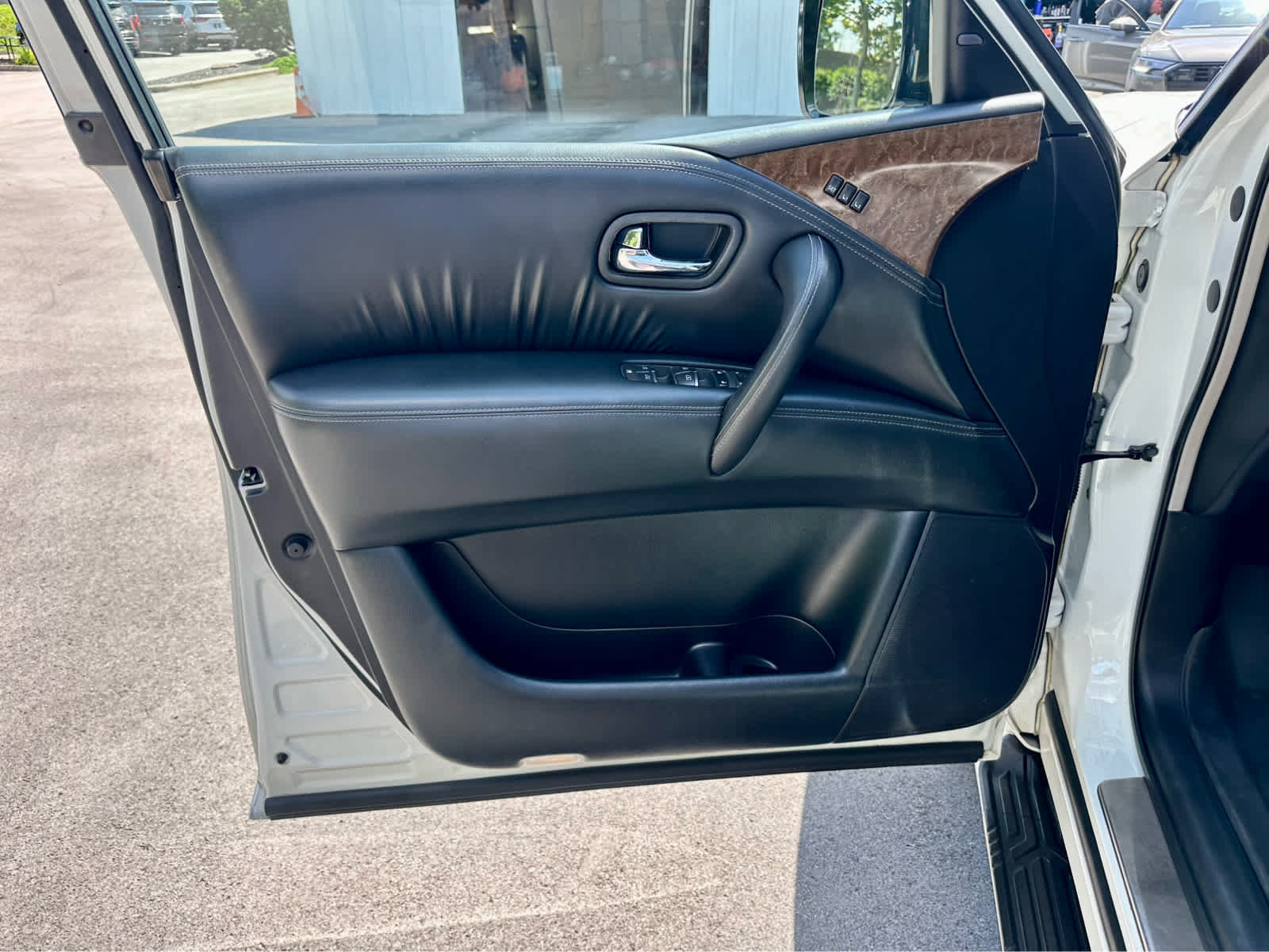 Used 2017 INFINITI QX80 2WD w/ Driver Assistance Package image 10