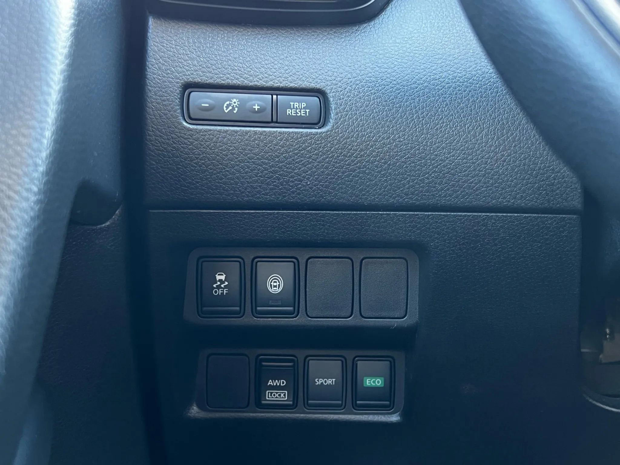 Used 2020 Nissan Rogue Sport SV image 25