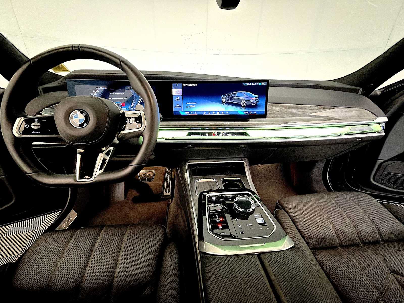 Used 2025 BMW 760i xDrive w/ Executive Package AWD/4WD image 12