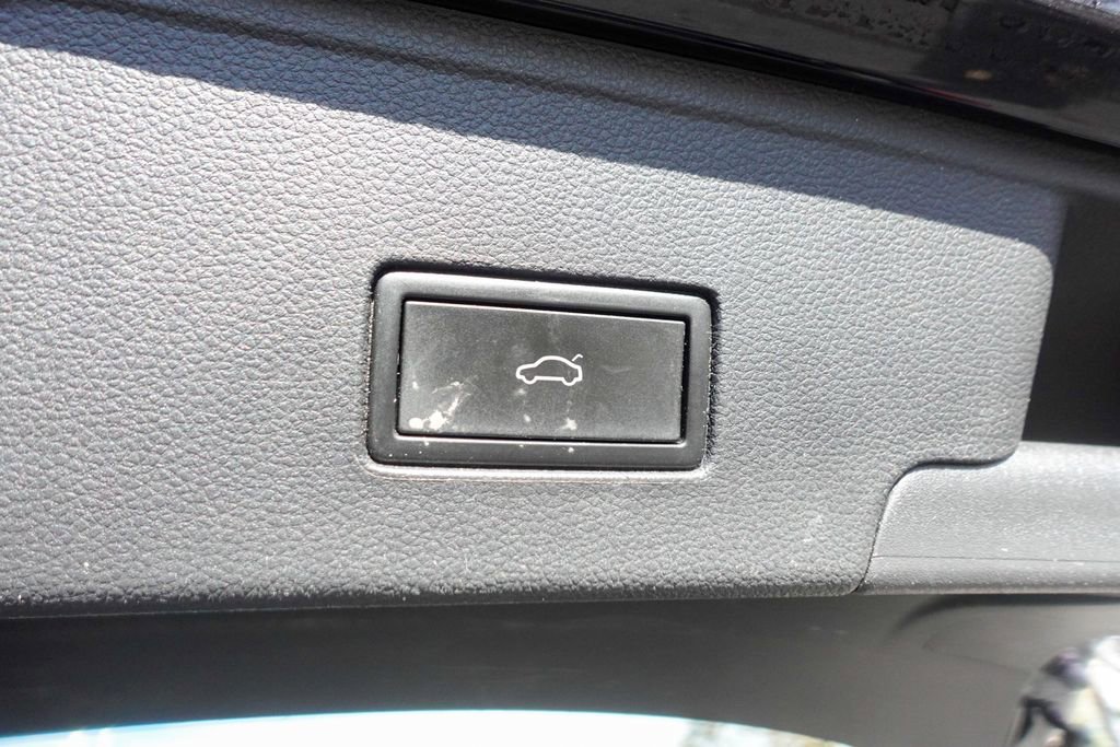 Used 2021 Volkswagen Atlas Cross Sport SE image 28