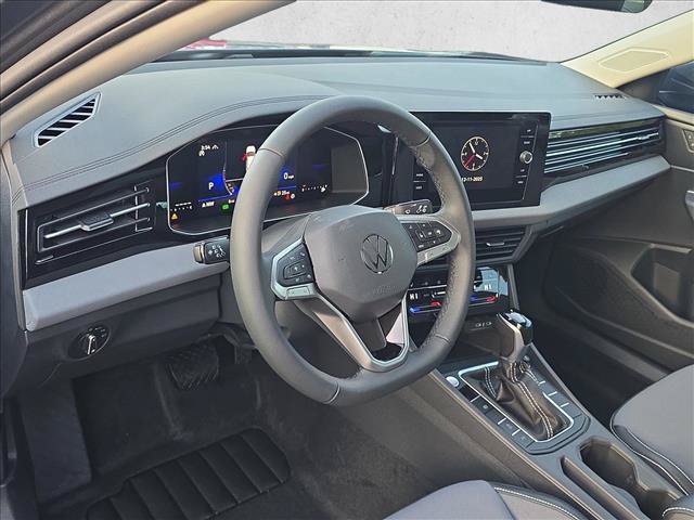 Used 2026 Volkswagen Jetta SE FWD image 5