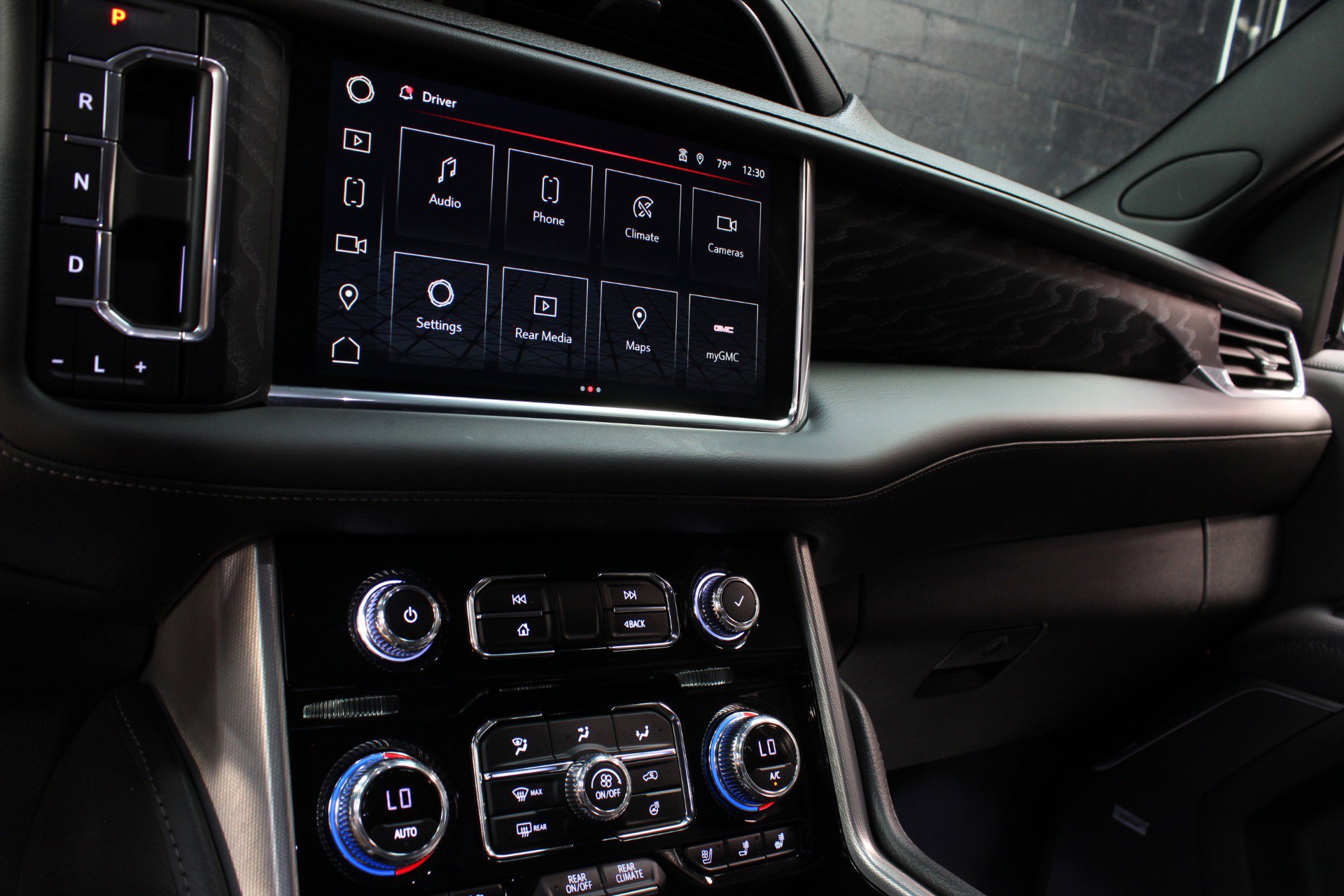 Used 2023 GMC Yukon Denali w/ Advanced Technology Package image 19
