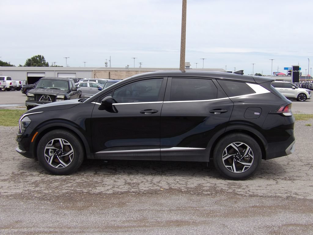 Used 2025 Kia Sportage LX FWD image 1