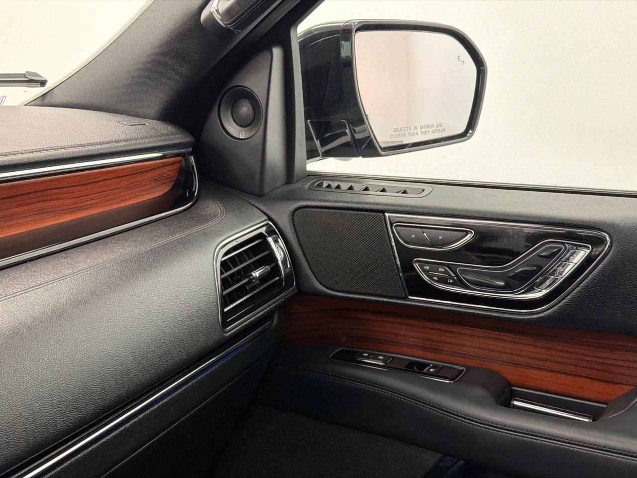 Used 2024 Lincoln Navigator Reserve w/ Monochromatic Package image 37