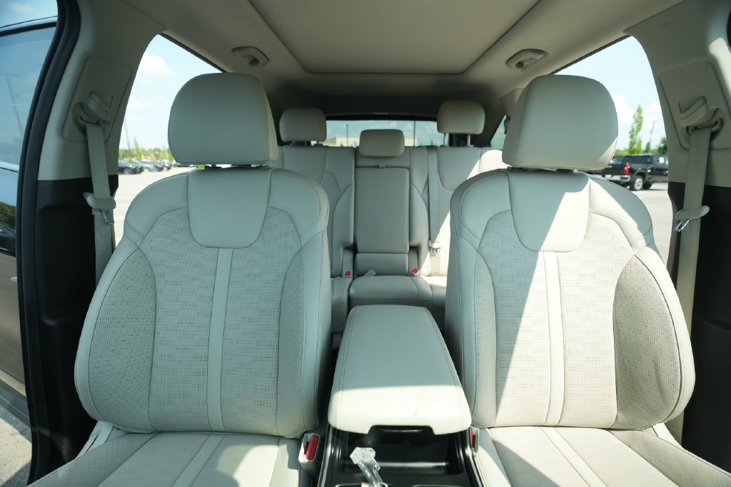 Used 2025 Kia Sorento S w/ Panoramic Sunroof Package FWD image 42