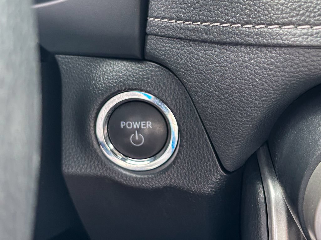 Used 2025 Toyota RAV4 XLE AWD/4WD image 23