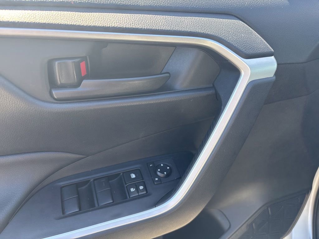 Used 2020 Toyota RAV4 LE w/ All Weather Liner Package AWD/4WD image 10