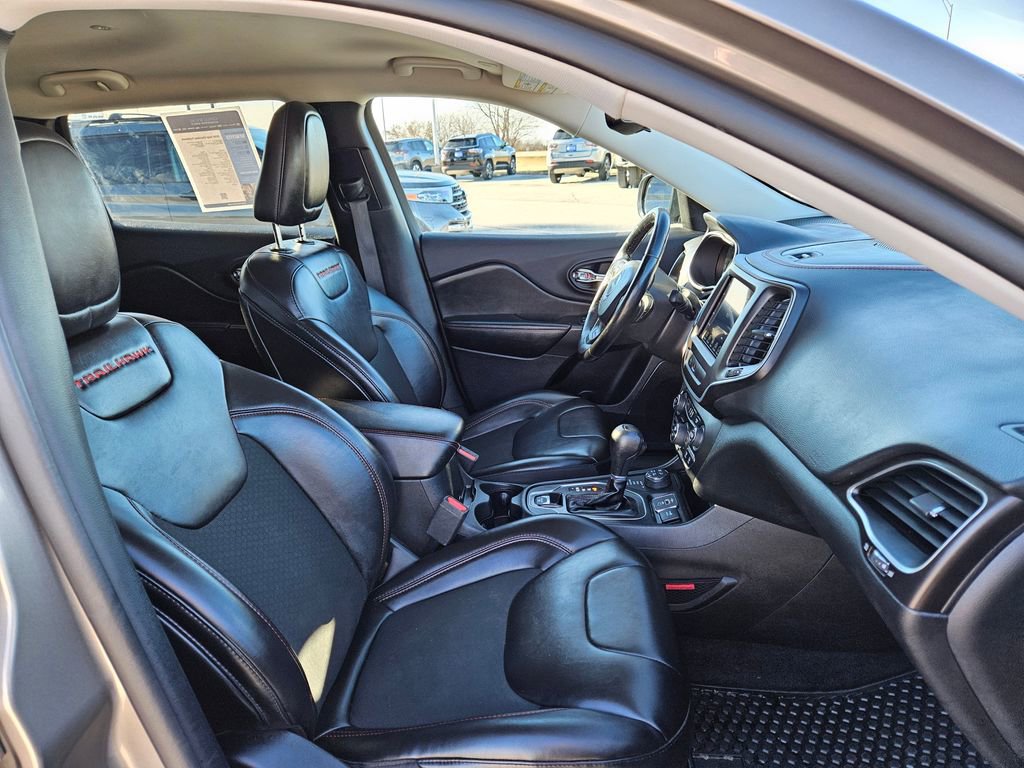 Used 2020 Jeep Cherokee Trailhawk w/ Cold Weather Group image 36