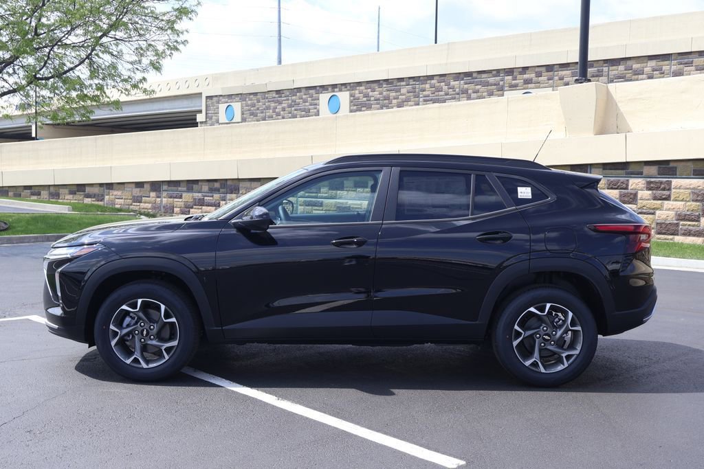 New 2026 Chevrolet Trax LT w/ Driver Confidence Package FWD image 4