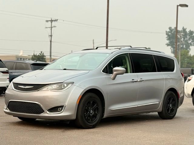 Used 2019 Chrysler Pacifica Touring-L FWD image 40
