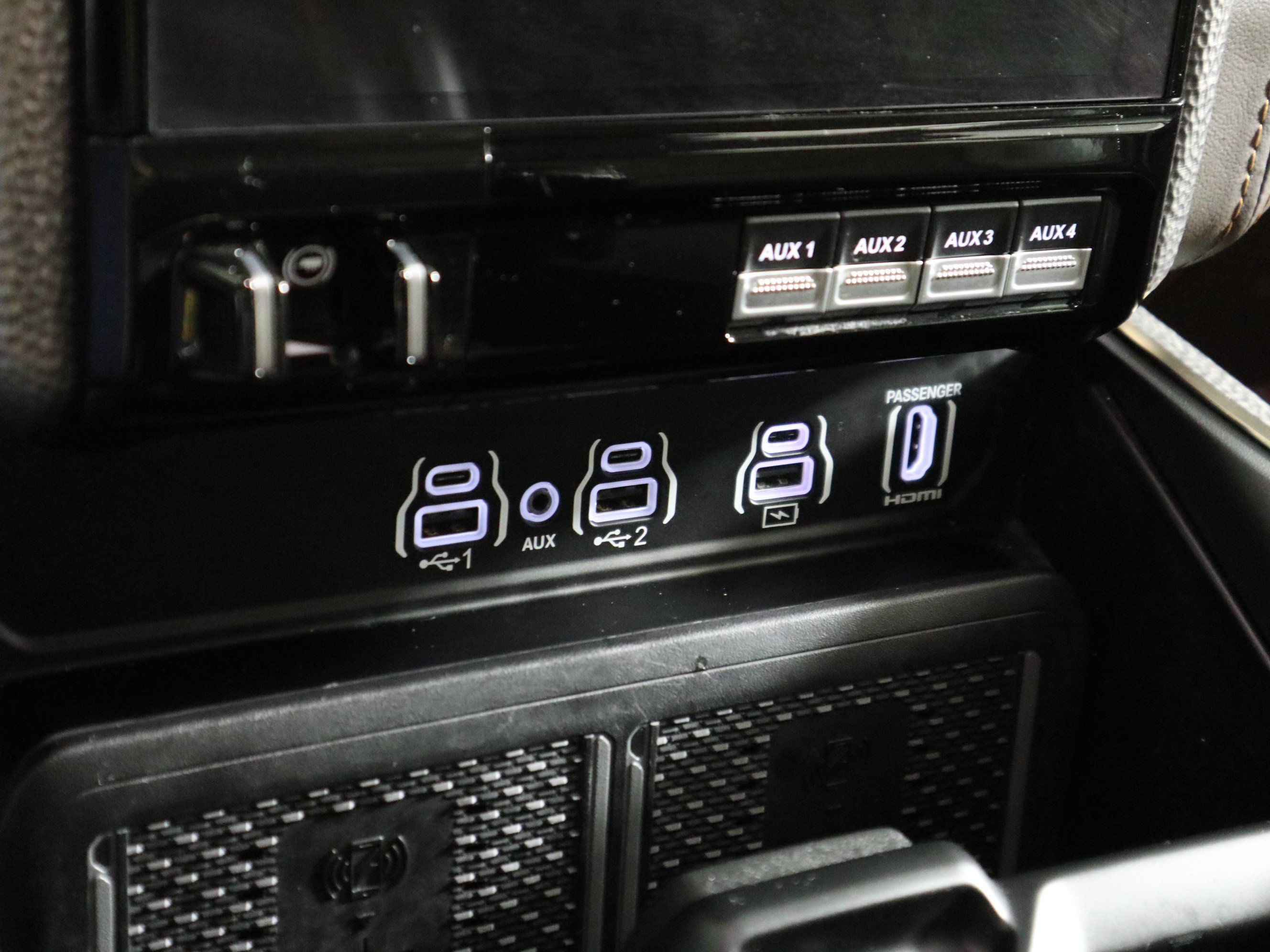 Used 2025 RAM 2500 Limited AWD/4WD image 25