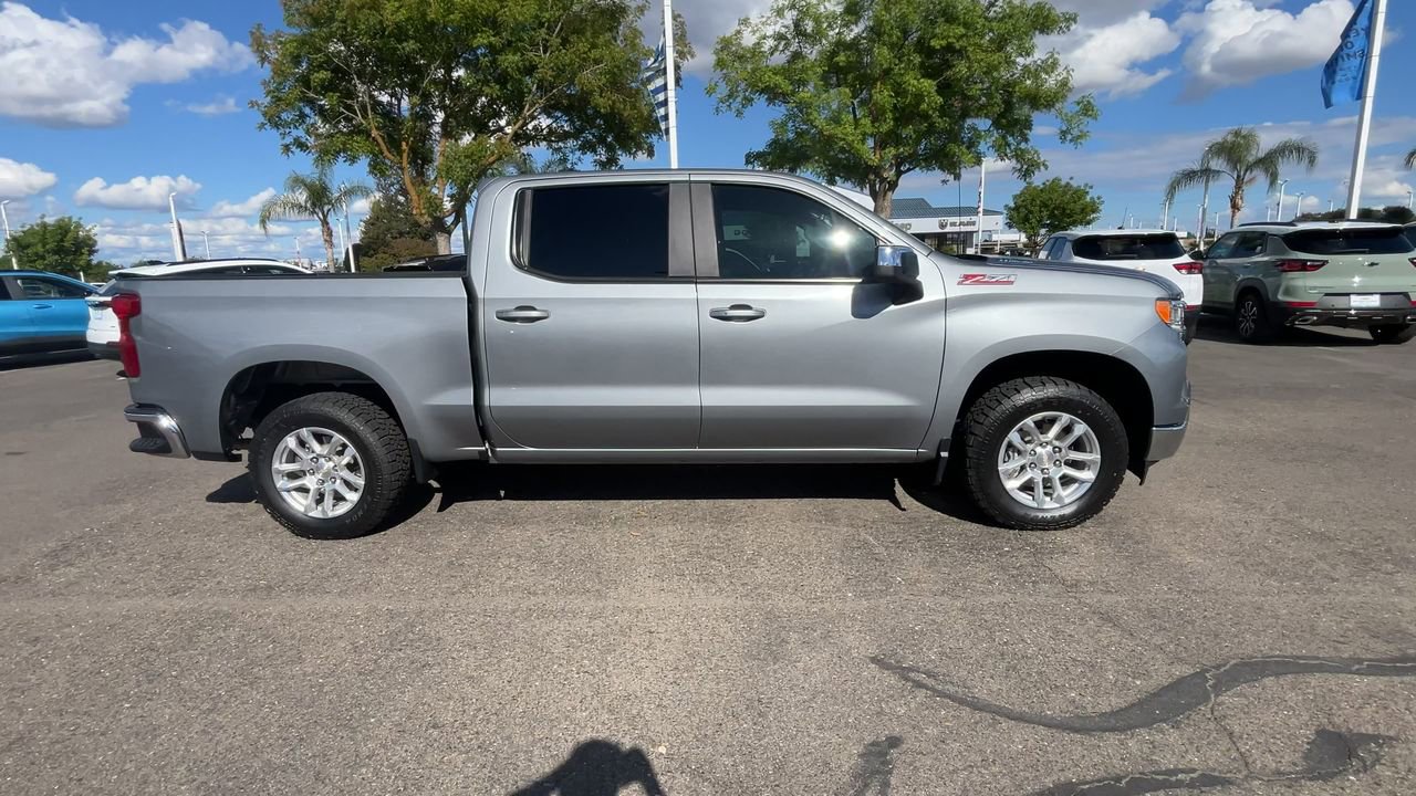 Used 2023 Chevrolet Silverado 1500 LT w/ Z71 Off-Road Package AWD/4WD image 8