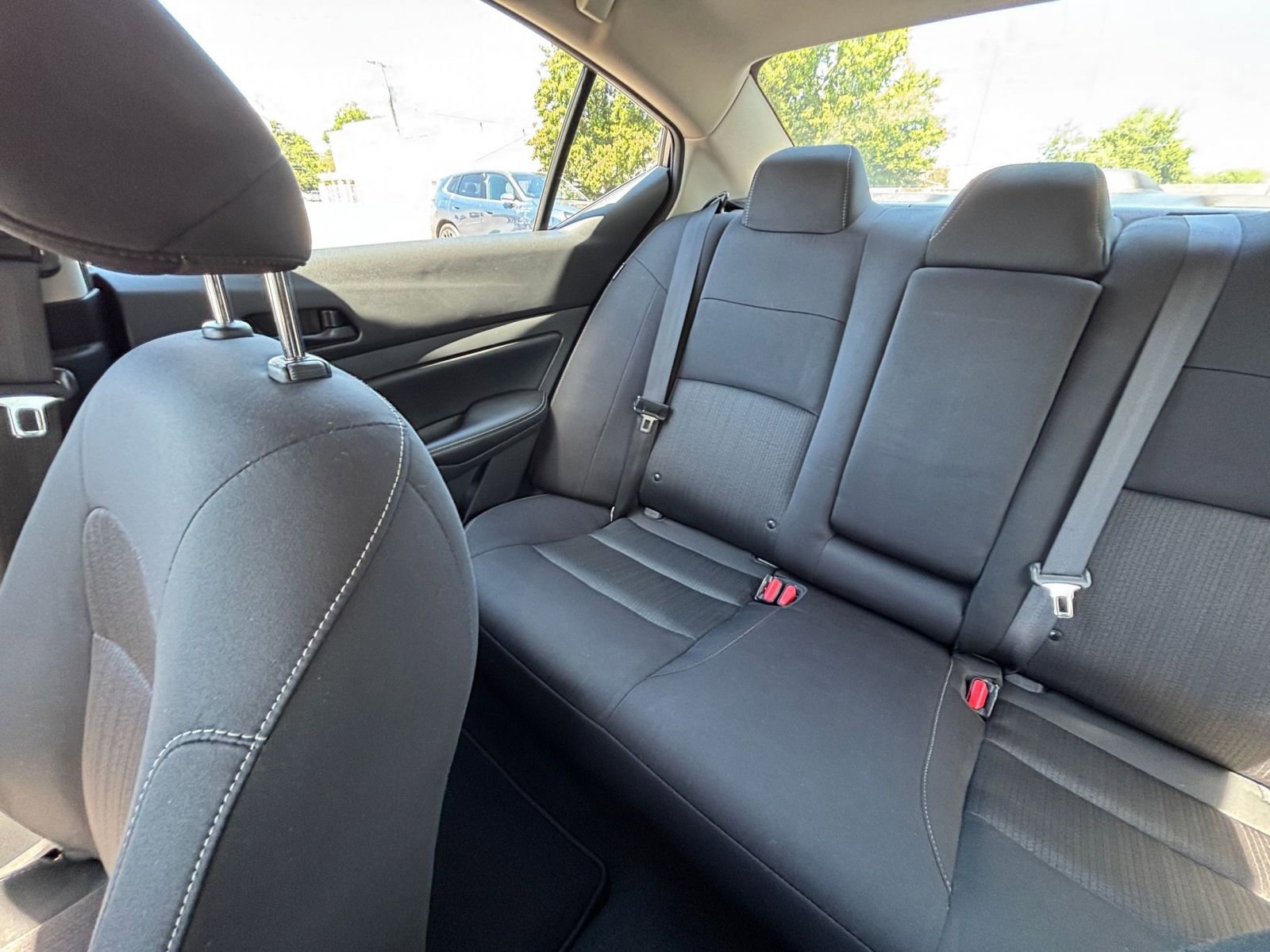 Used 2025 Nissan Altima 2.5 SV FWD image 40