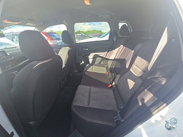 Used 2026 Nissan Rogue SV FWD image 4