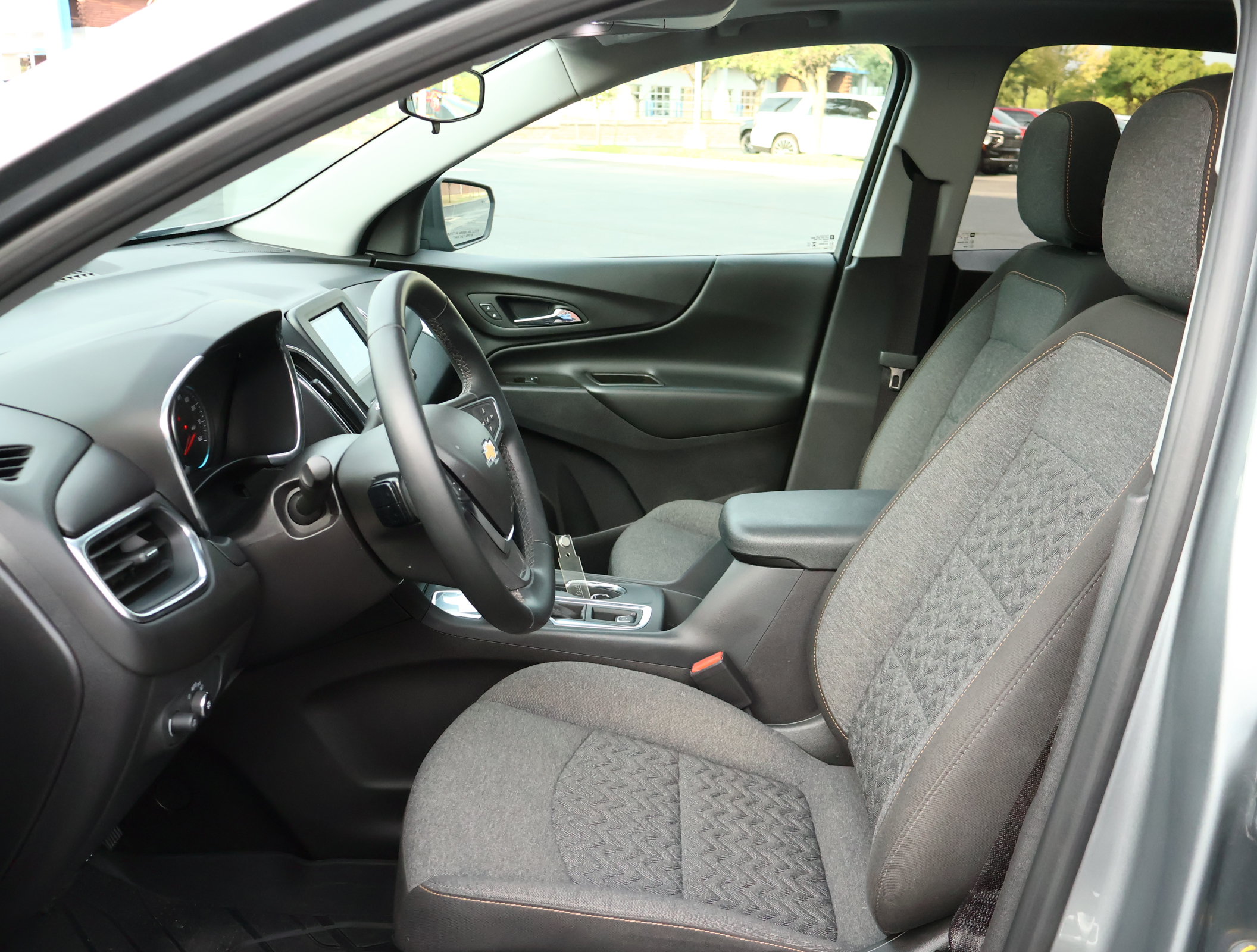 Used 2024 Chevrolet Equinox LT w/ LPO, Floor Liner Package FWD image 11