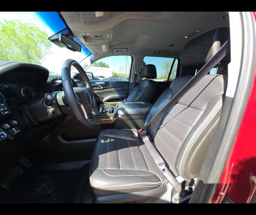 Used 2018 GMC Yukon Denali image 3