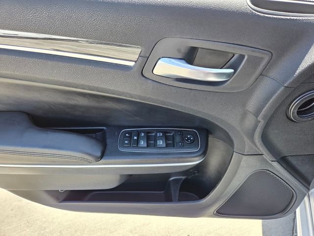Used 2022 Chrysler 300 Touring L RWD image 17