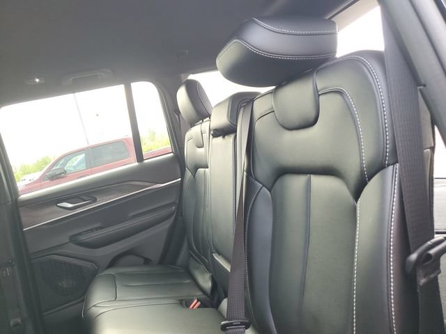 Certified 2024 Jeep Grand Cherokee Limited AWD/4WD image 30