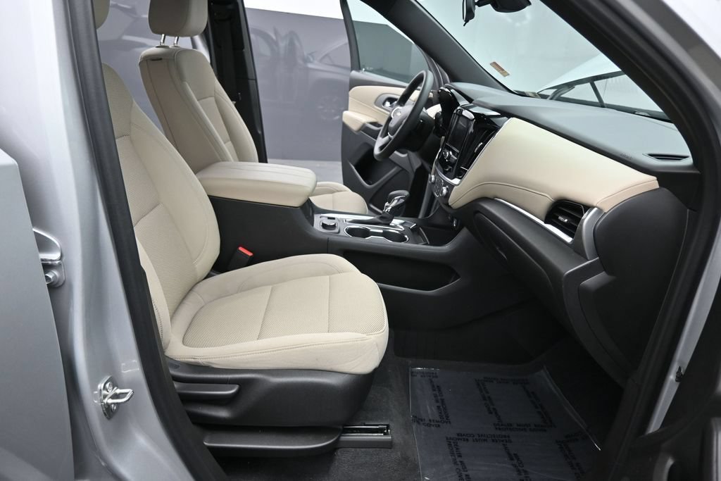 Used 2022 Chevrolet Traverse LS FWD image 21