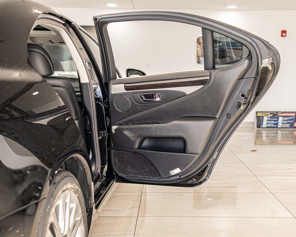 Used 2017 Lexus LS 460 w/ Comfort Package image 42