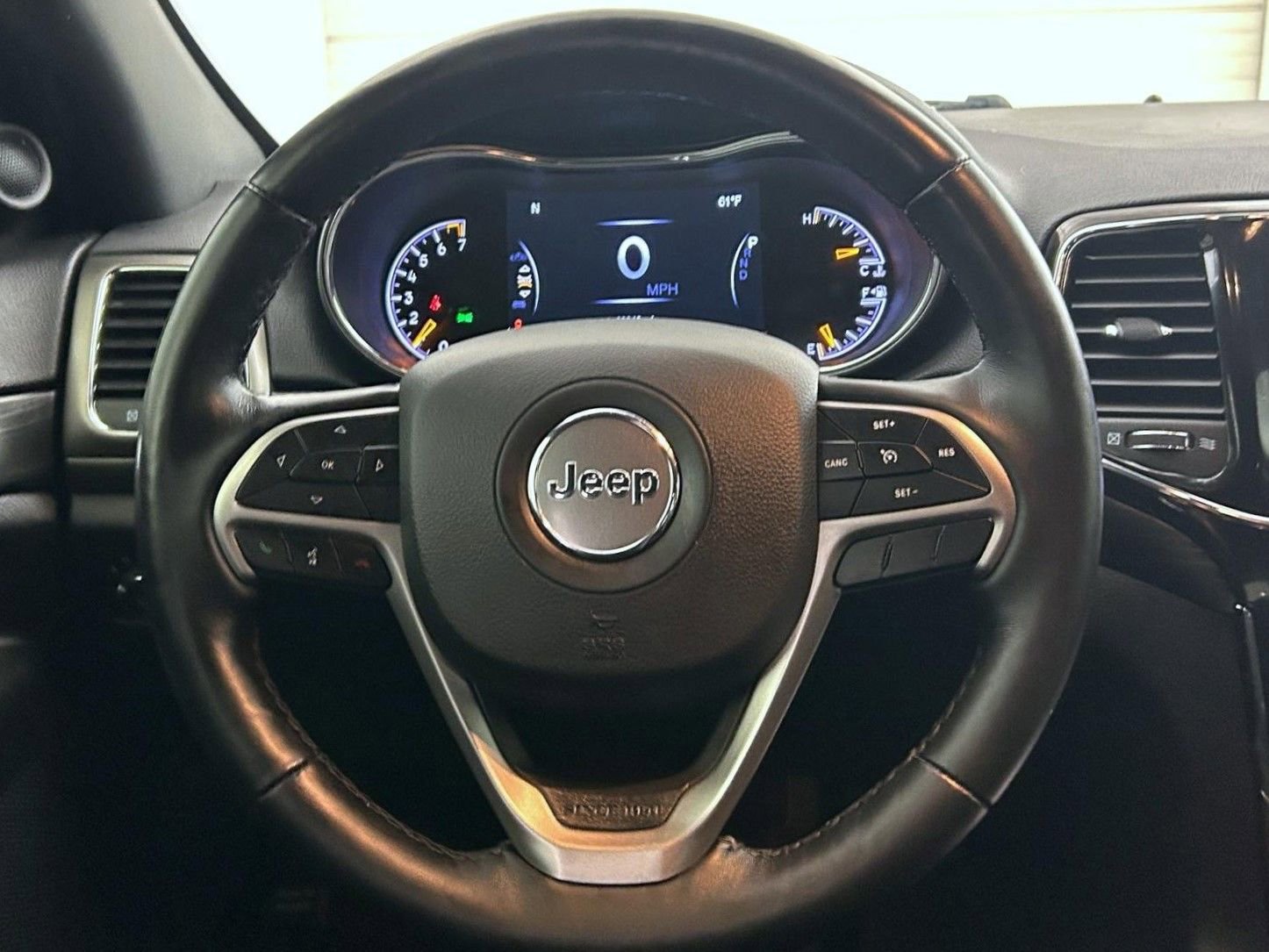 Certified 2022 Jeep Grand Cherokee Laredo X AWD/4WD image 11