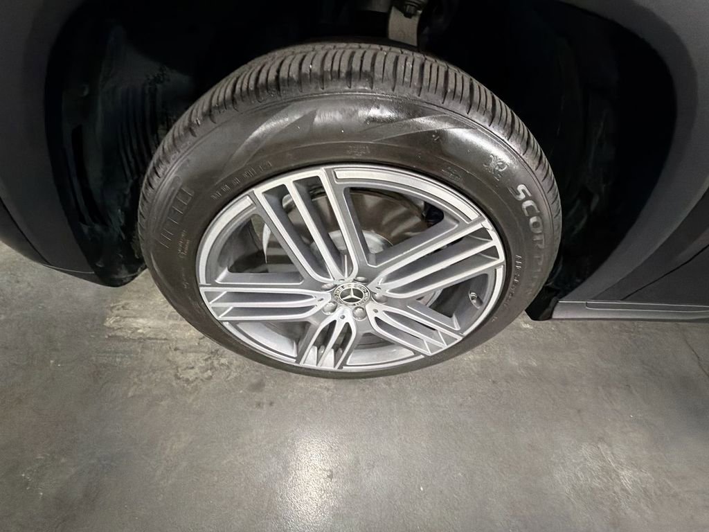 Used 2024 Mercedes-Benz GLS 450 4MATIC image 34