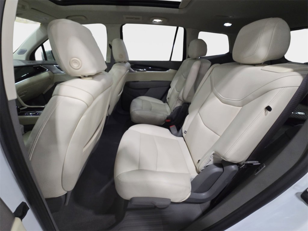 Used 2023 Cadillac XT6 Premium Luxury w/ Technology Package image 12