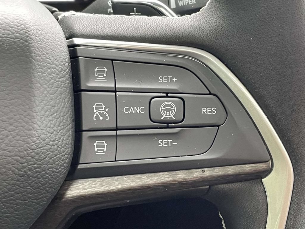 Used 2026 Jeep Grand Cherokee Altitude RWD image 32