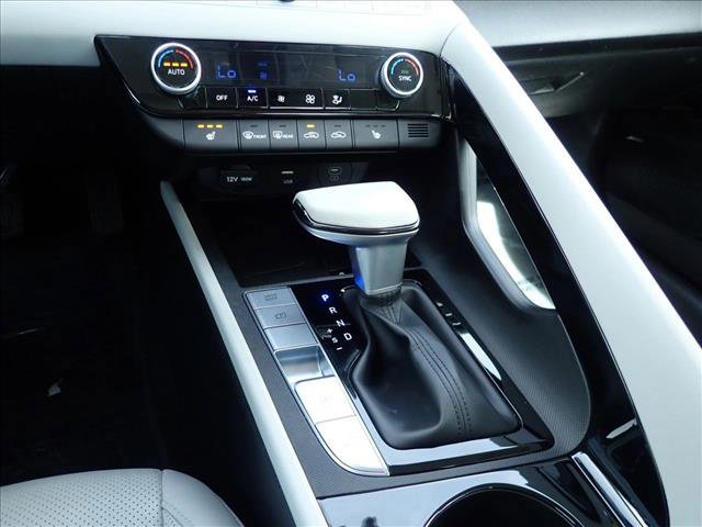 Used 2025 Hyundai Elantra Limited image 21