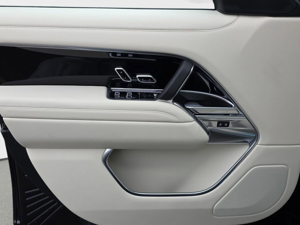 New 2026 Land Rover Range Rover SE image 28