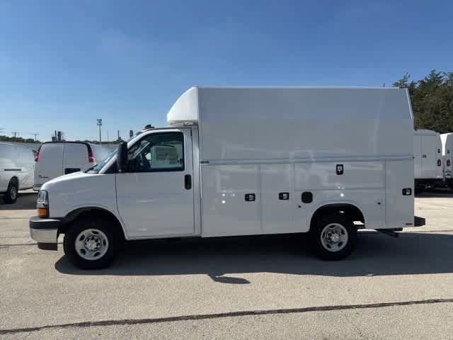 New 2025 Chevrolet Express 3500 w/ Power Convenience Package RWD image 4