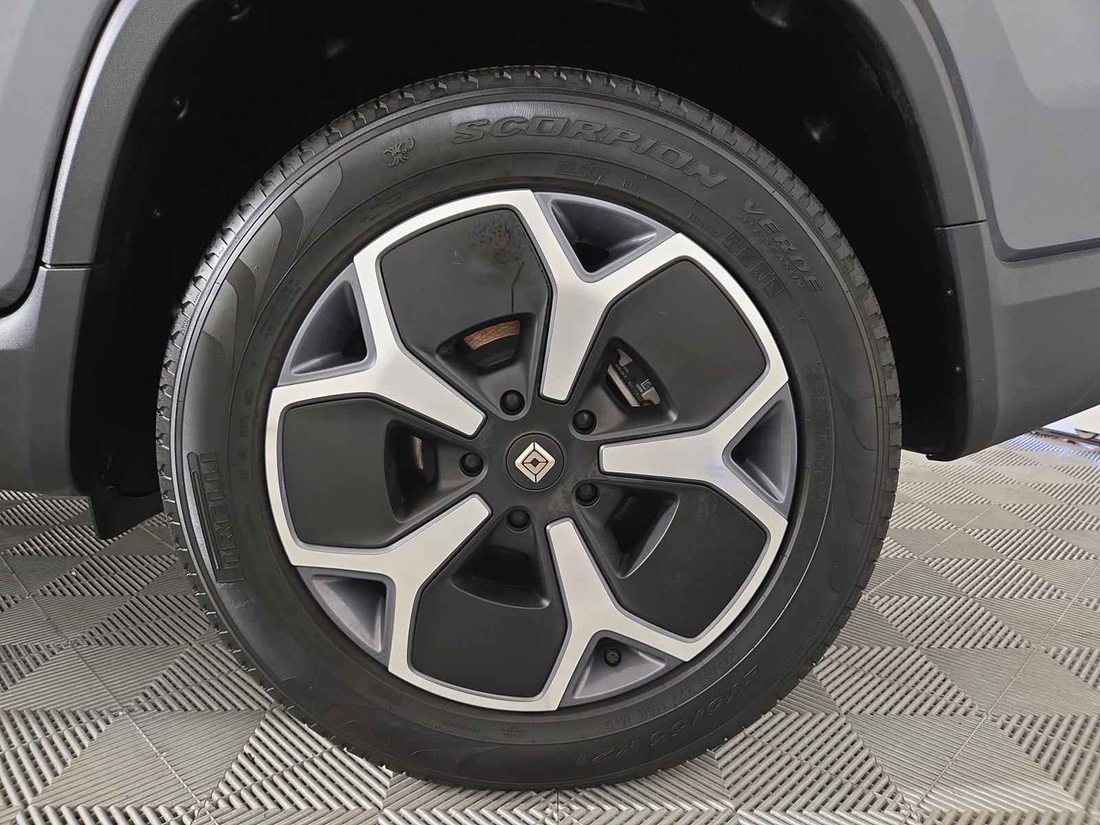 Used 2024 Rivian R1T Adventure image 10