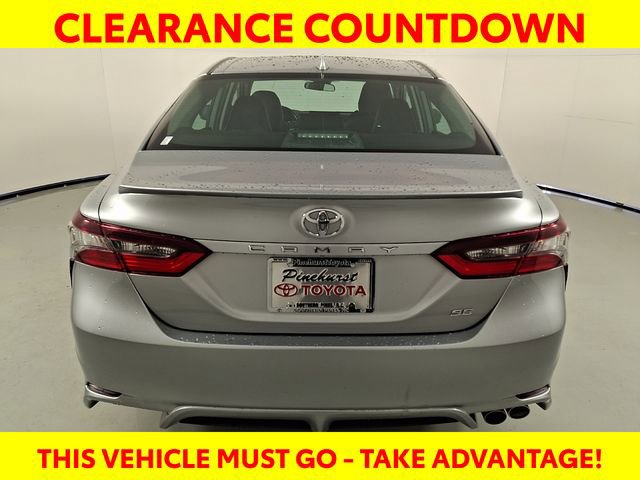 Used 2024 Toyota Camry SE image 6