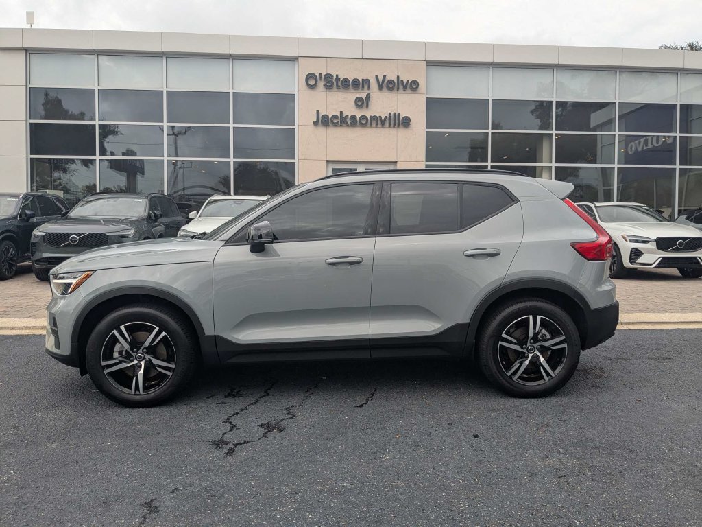 Used 2026 Volvo XC40 B5 Core w/ Climate Package AWD/4WD image 3