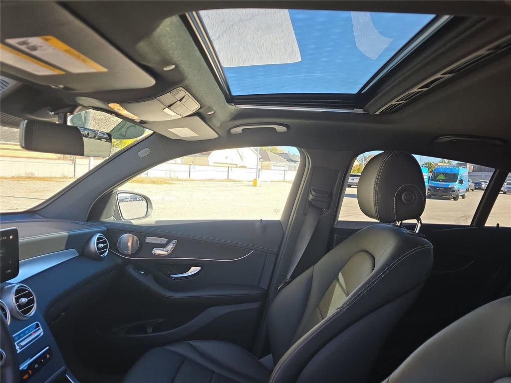Used 2023 Mercedes-Benz GLC 300 4MATIC Coupe image 28