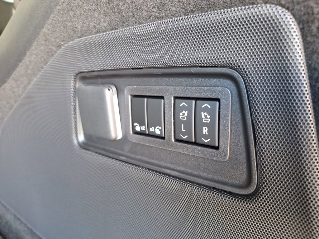 New 2026 Cadillac Escalade ESV Platinum Sport w/ LPO, ONYX Package image 28