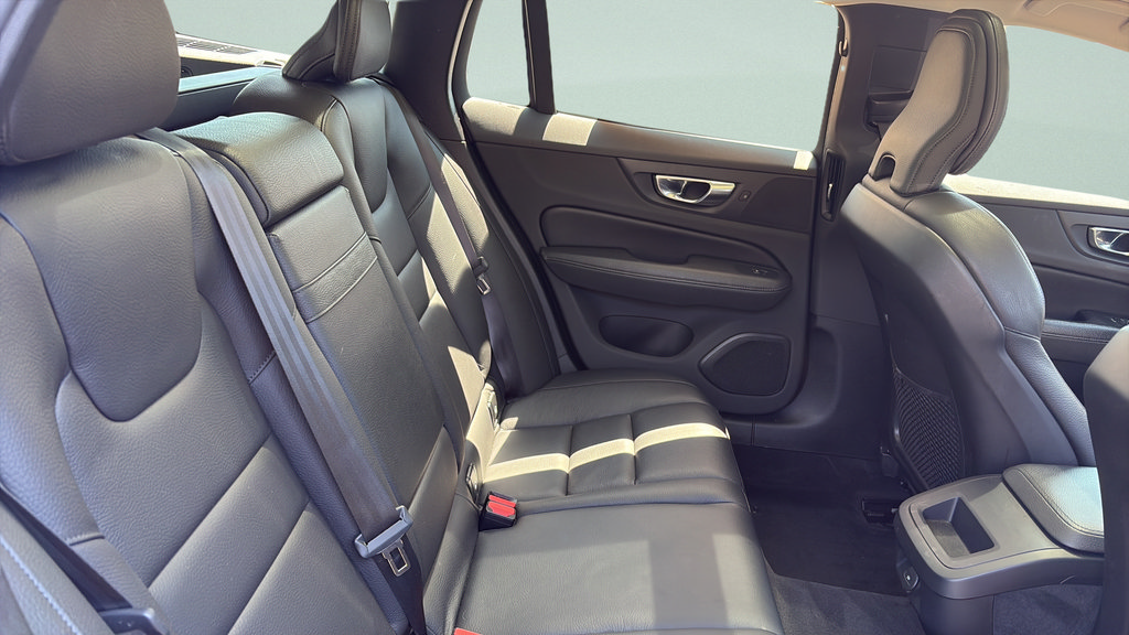 Used 2021 Volvo V60 T5 Momentum FWD image 17