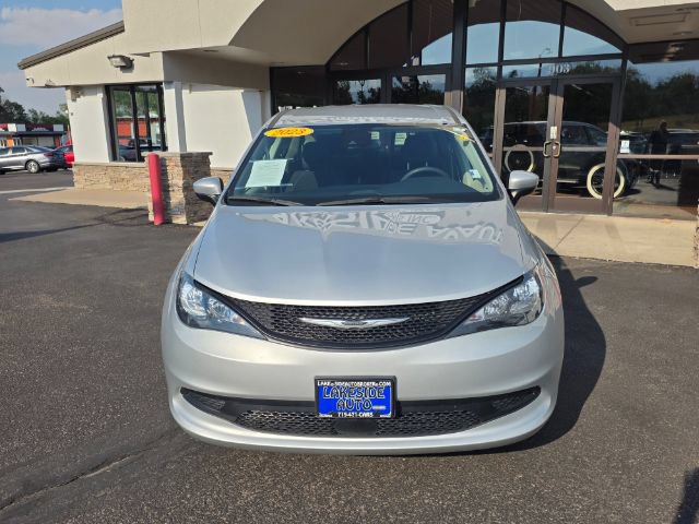Used 2023 Chrysler Voyager LX FWD image 4
