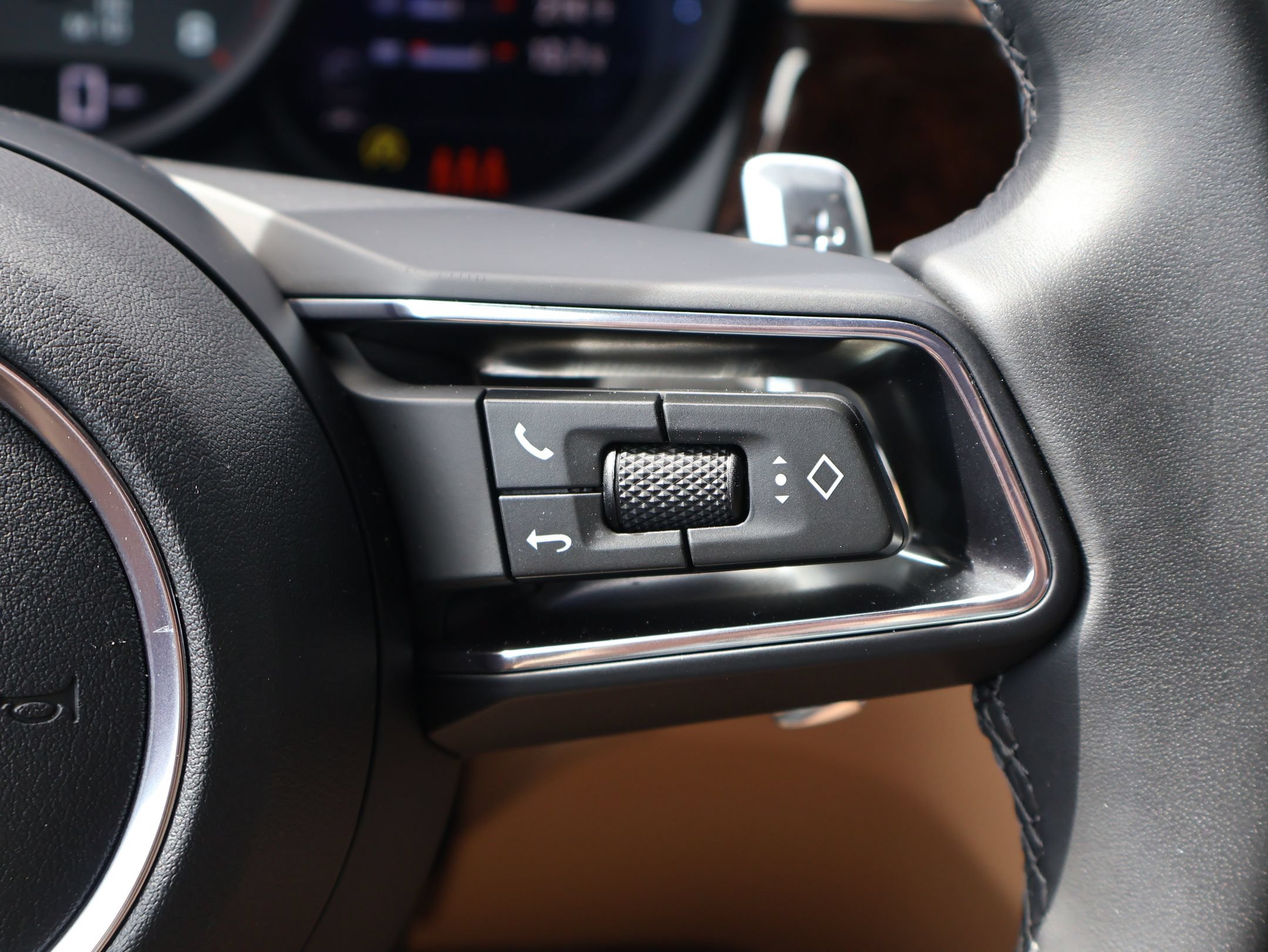 Certified 2026 Porsche Macan AWD/4WD image 19