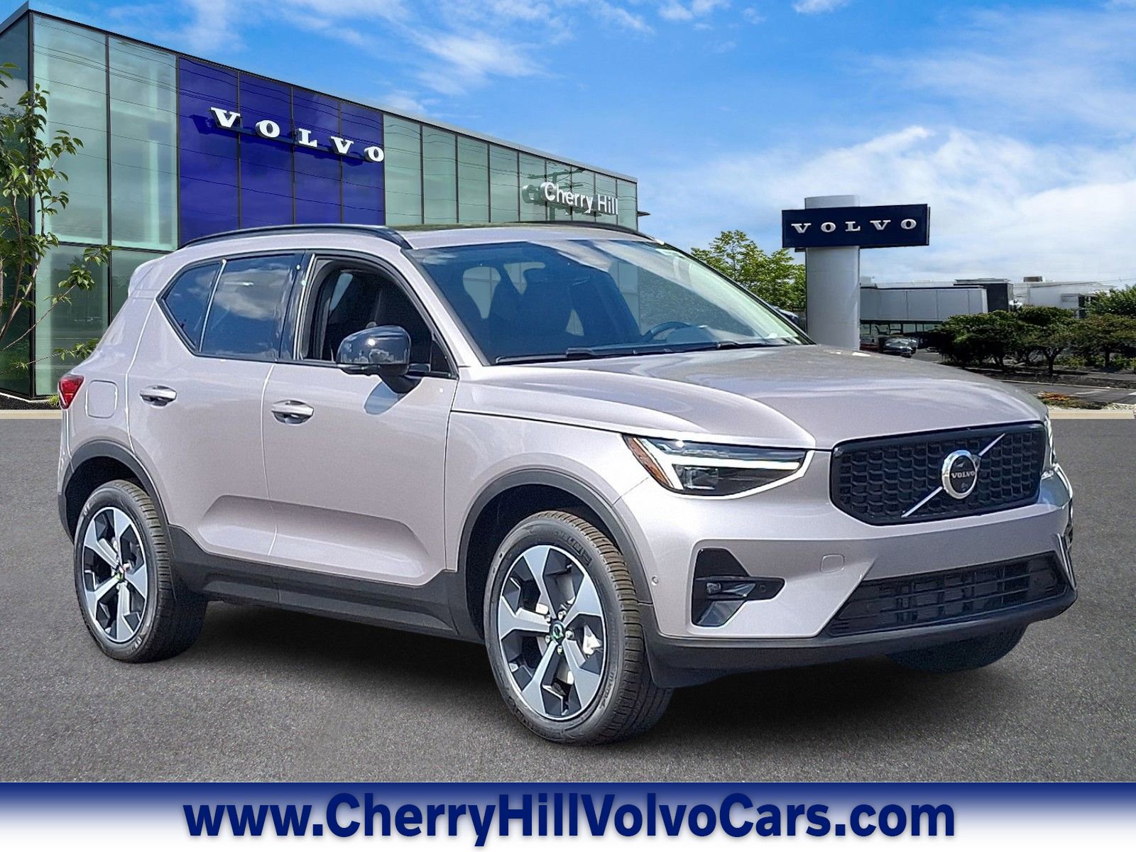 New 2026 Volvo XC40 B5 Plus w/ Protection Package Premier