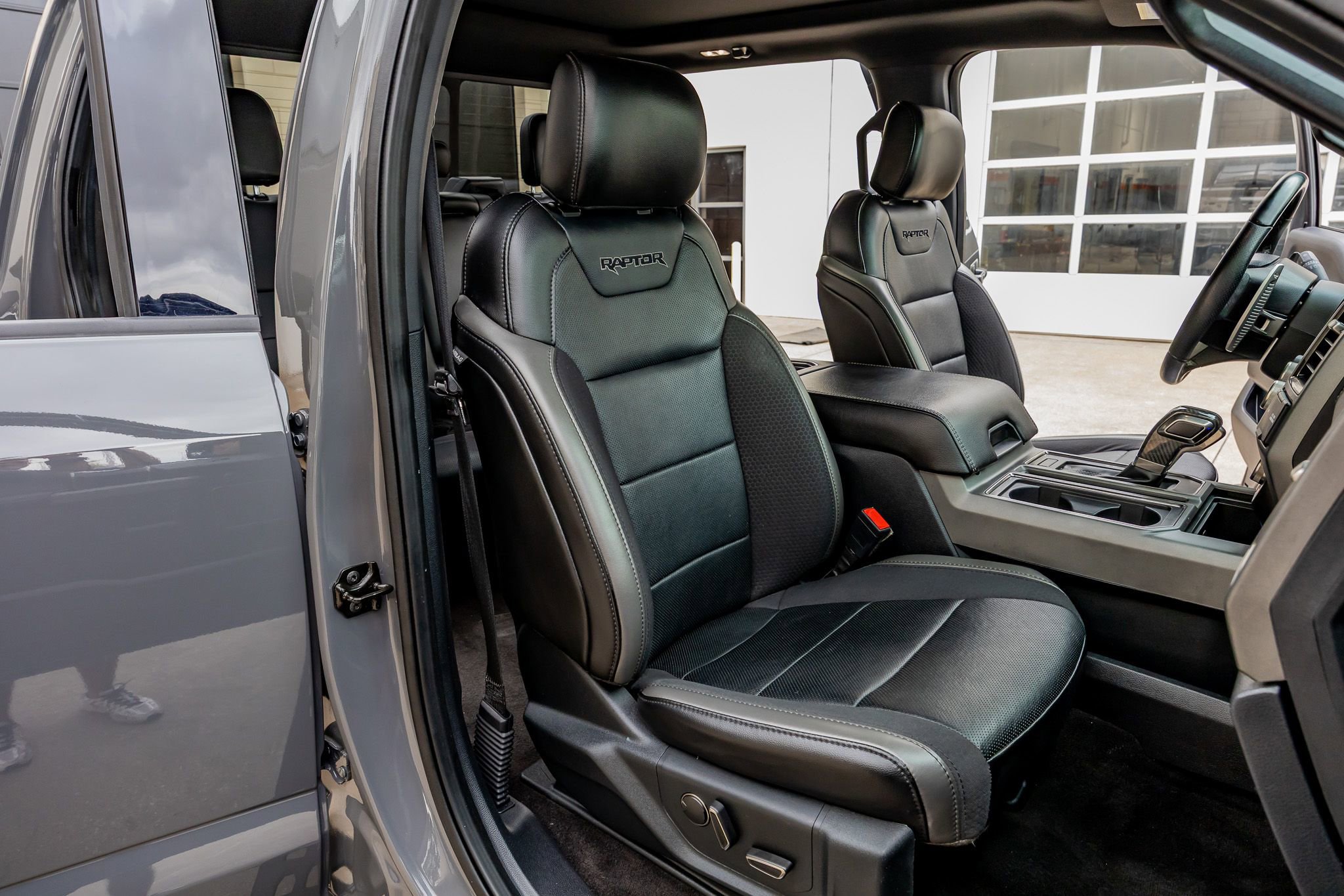 Used 2020 Ford F150 Raptor w/ Equipment Group 802A Luxury image 31