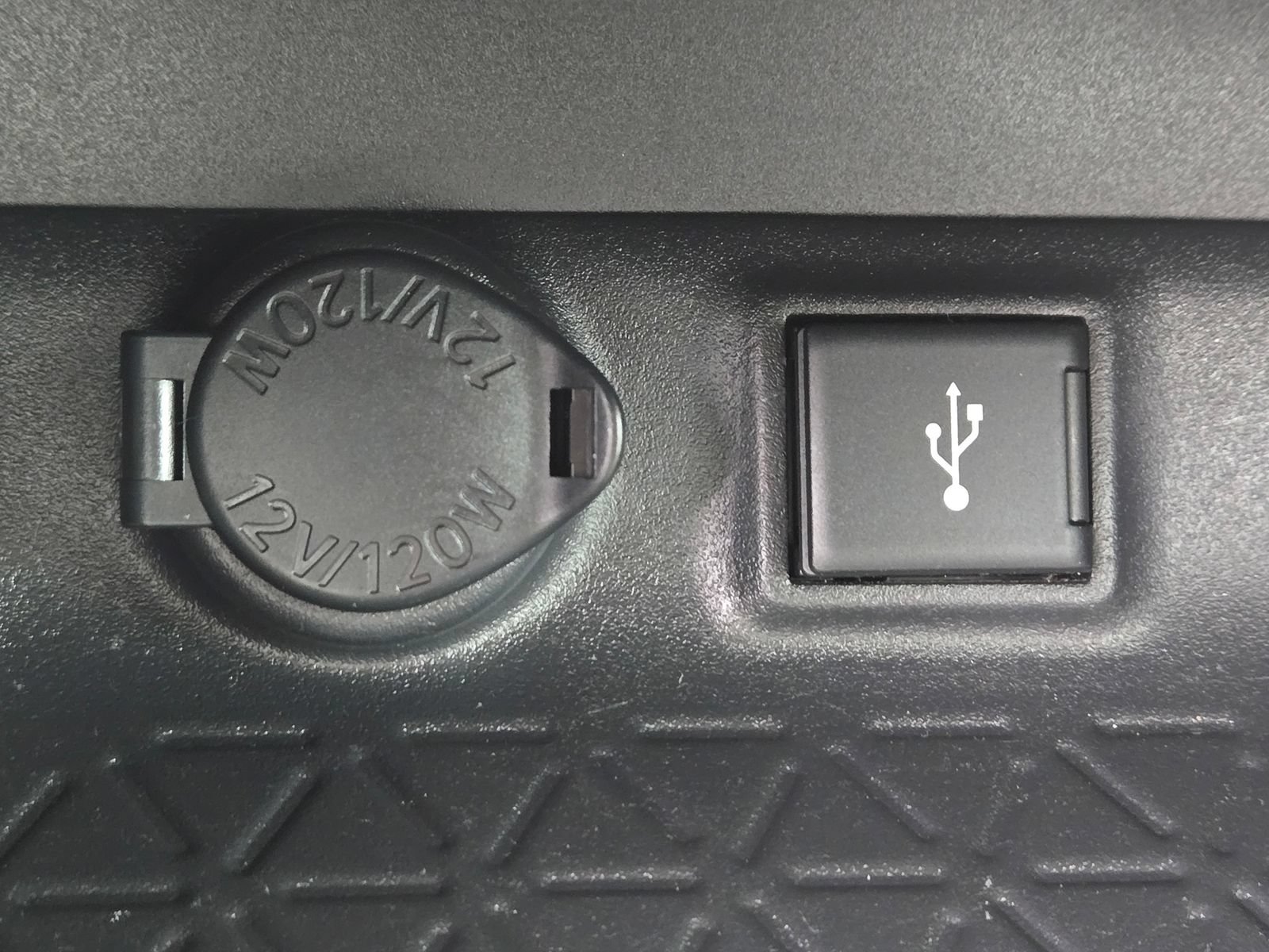 Used 2022 Toyota RAV4 XLE w/ Convenience Package AWD/4WD image 18