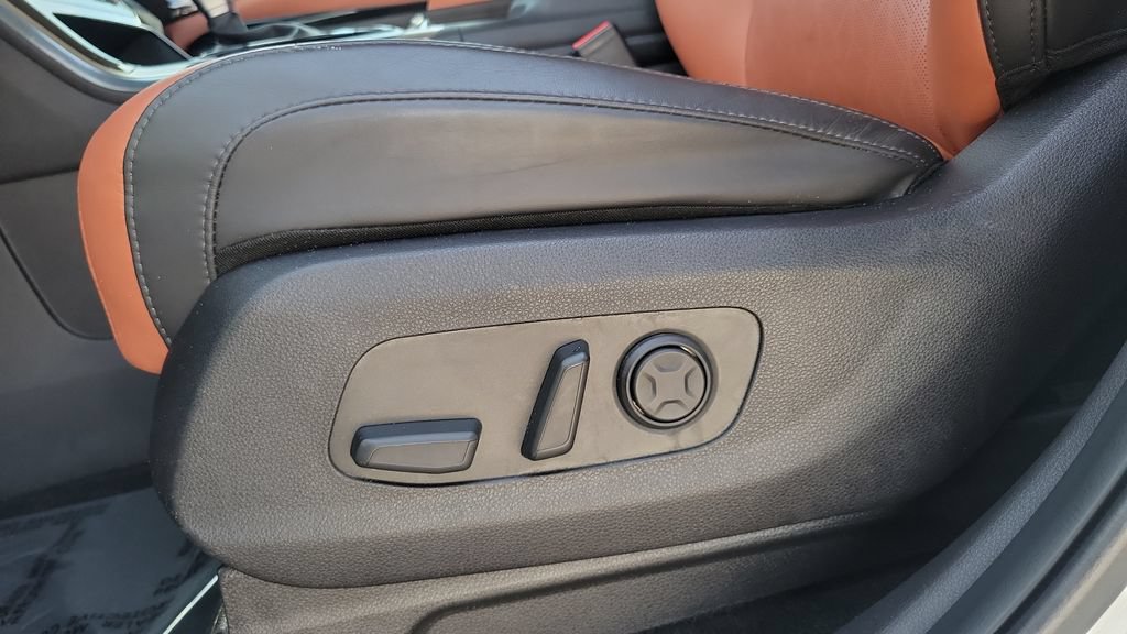 Used 2023 Kia Carnival SX FWD image 17