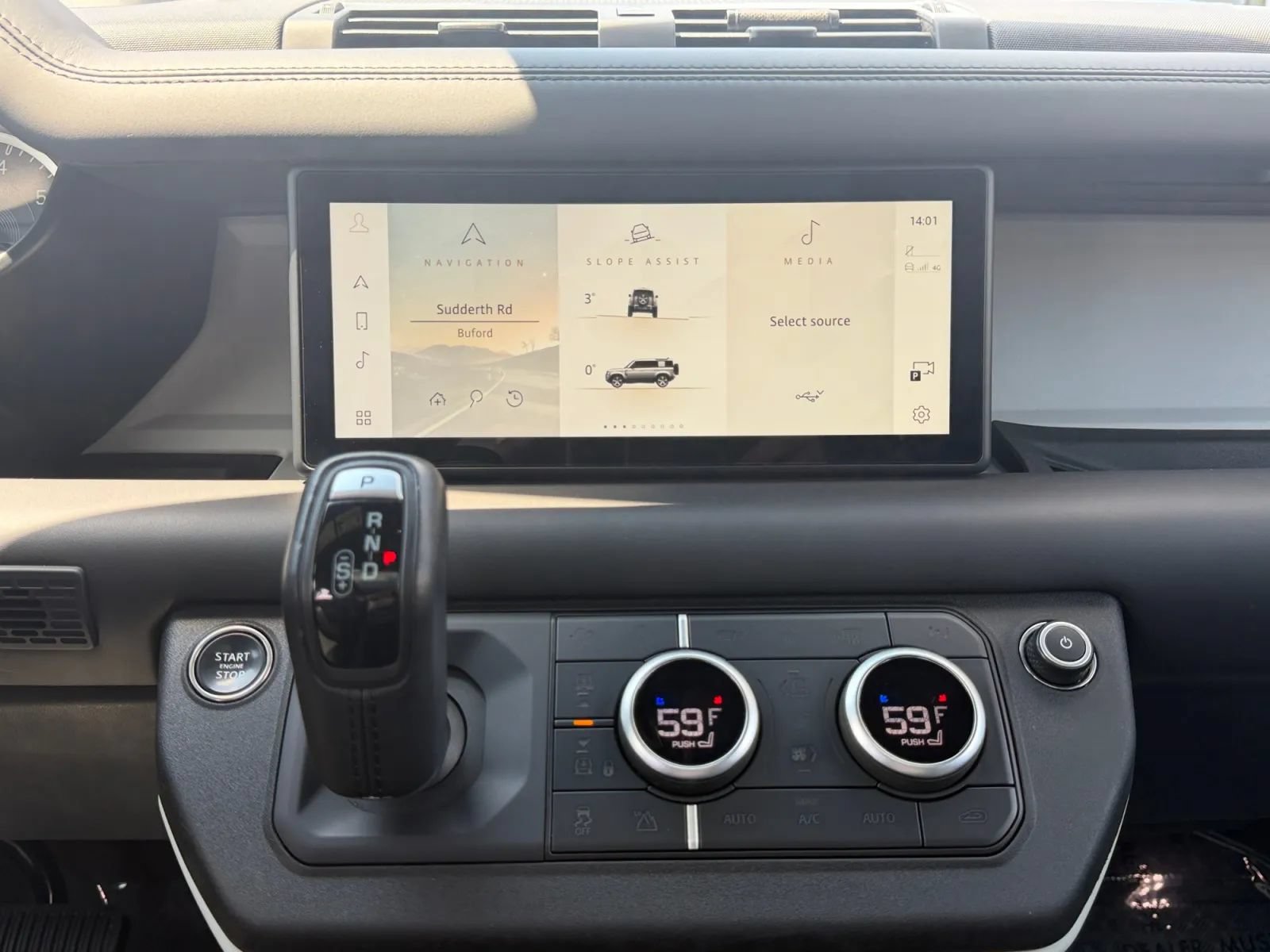 Used 2023 Land Rover Defender 110 X-Dynamic SE AWD/4WD image 19